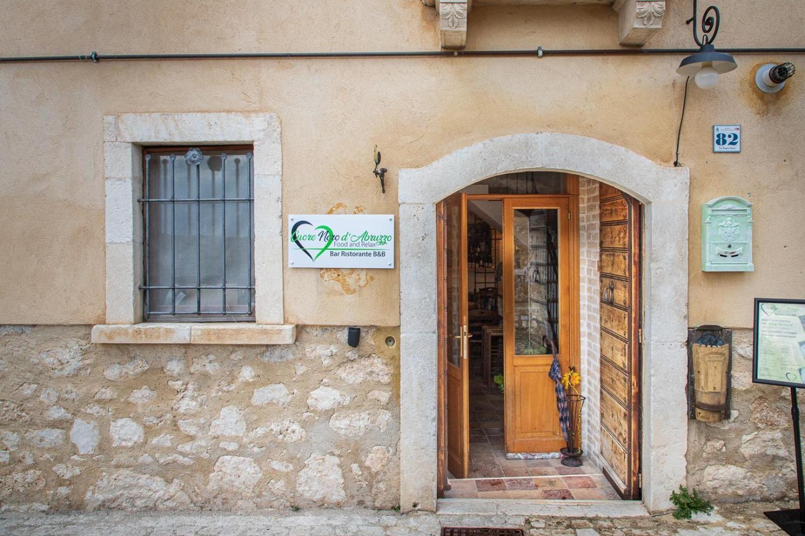 Cuore Nero Food And Relax Santo Stefano Di Sessanio Exterior foto